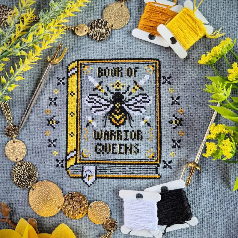 Book of Warrior Queens: Colletors Edition